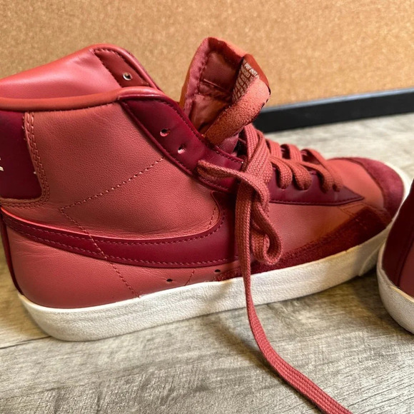 NIKE Red Blazer '77 Vintage Mid Sneakers in Rust / Red Size Women's 7 - Picture 8 of 8